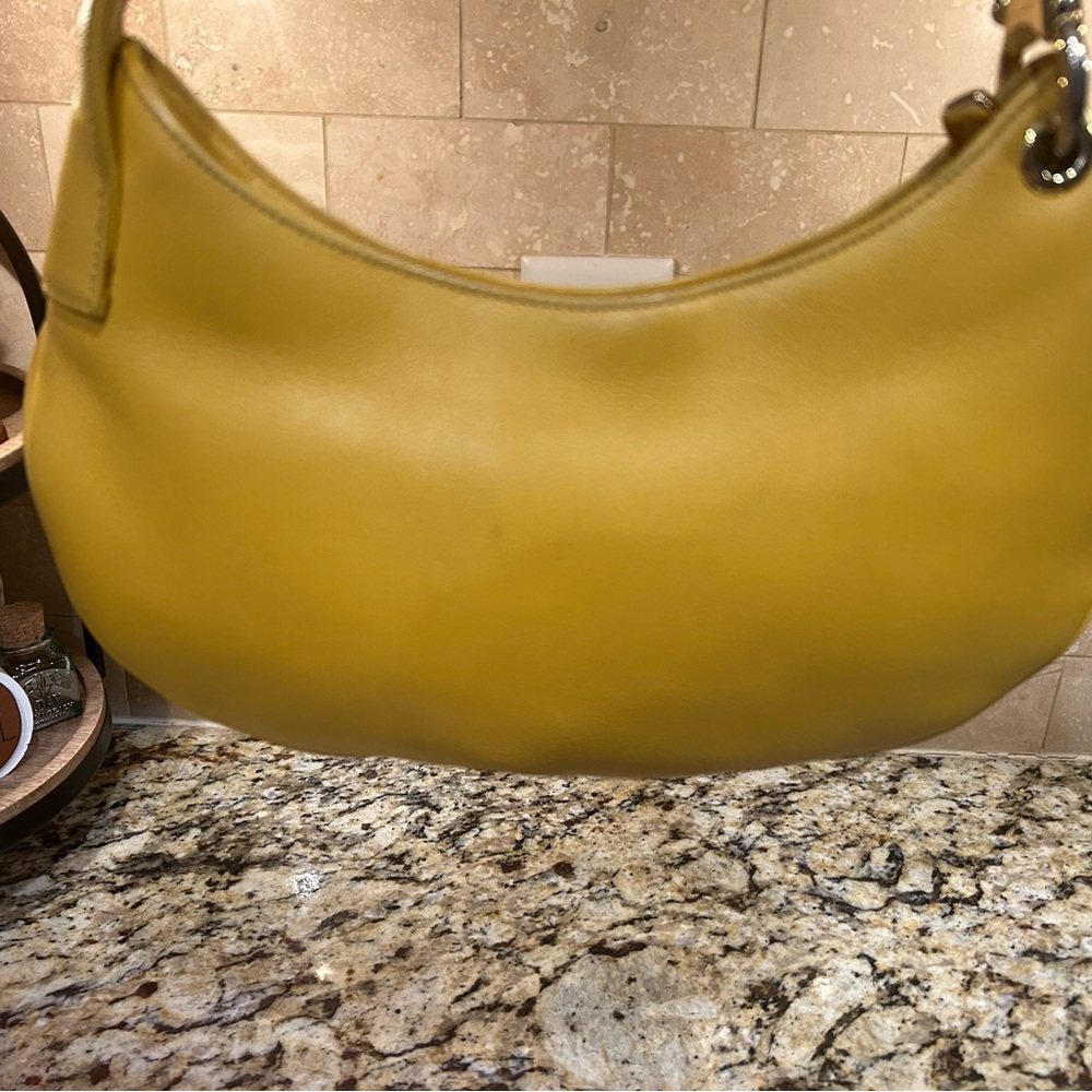 MCM yellow shoulder bag. - Picture 2 of 13